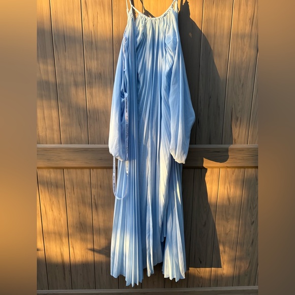 Club London REYNA Powder Blue Pleated Chiffon Cold-Shoulder Maxi Dress NWT! - Picture 4 of 9